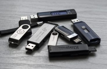 Buzoneo maldito y llave USB maliciosa